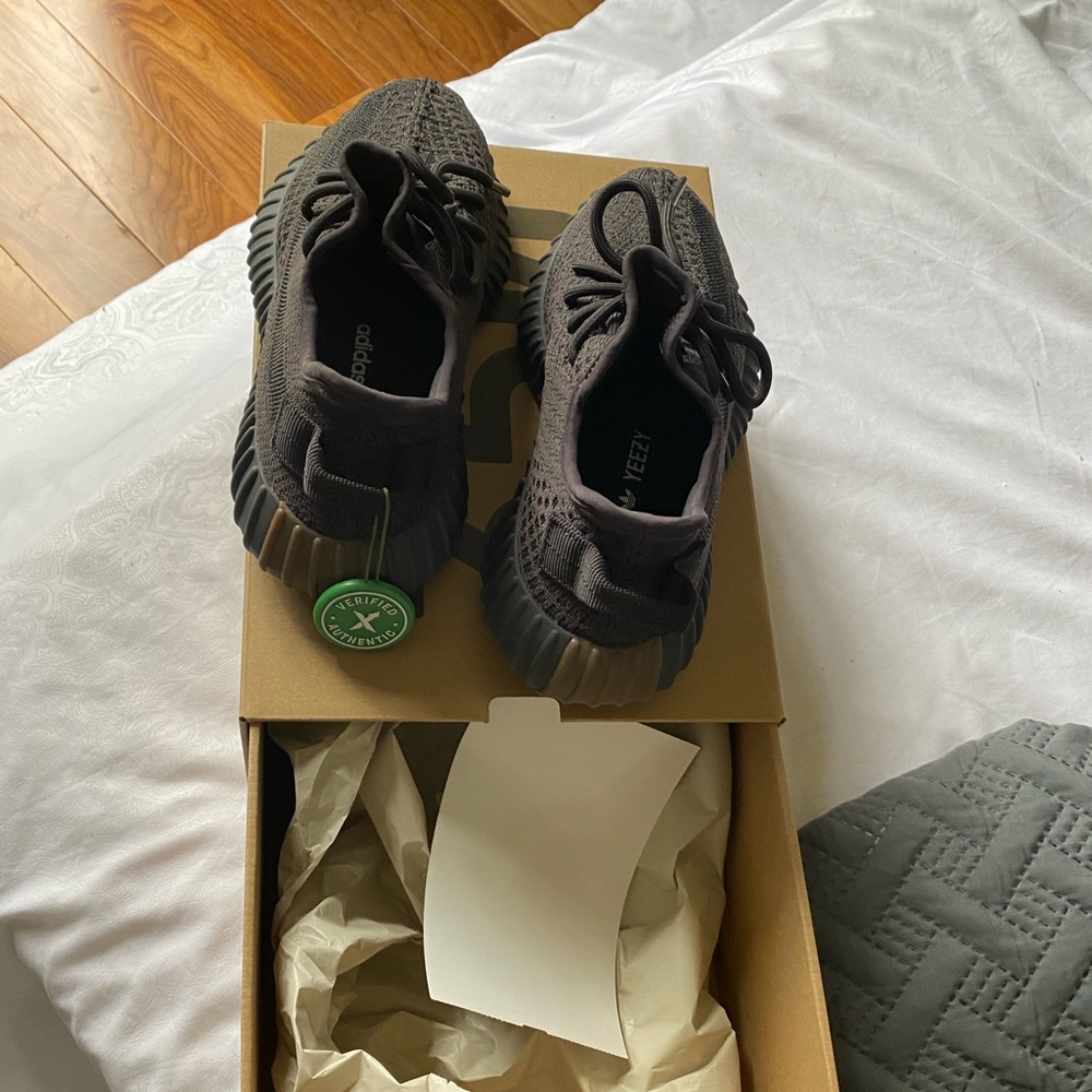 Yeezy boost 350 v2 cinder sneaker